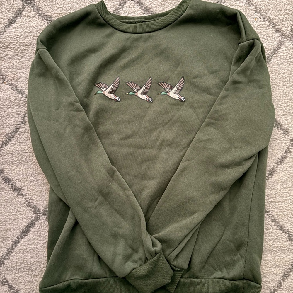 SHEIN Green Crew Neck Sweater with Bird Design